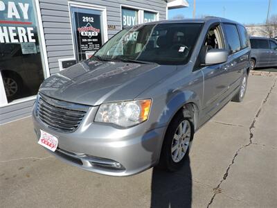 2015 Chrysler Town & Country Touring   - Photo 2 - Grand Island, NE 68801