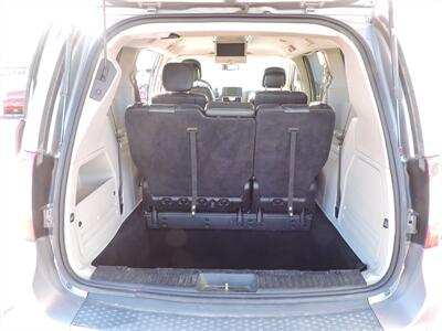 2015 Chrysler Town & Country Touring   - Photo 12 - Grand Island, NE 68801