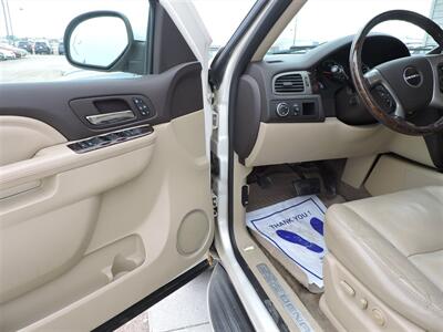 2011 GMC Yukon Denali   - Photo 17 - Lexington, NE 68850