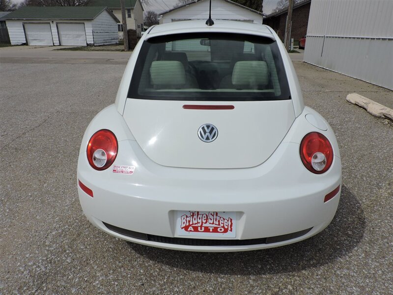 2008 Volkswagen New Beetle Triple White photo