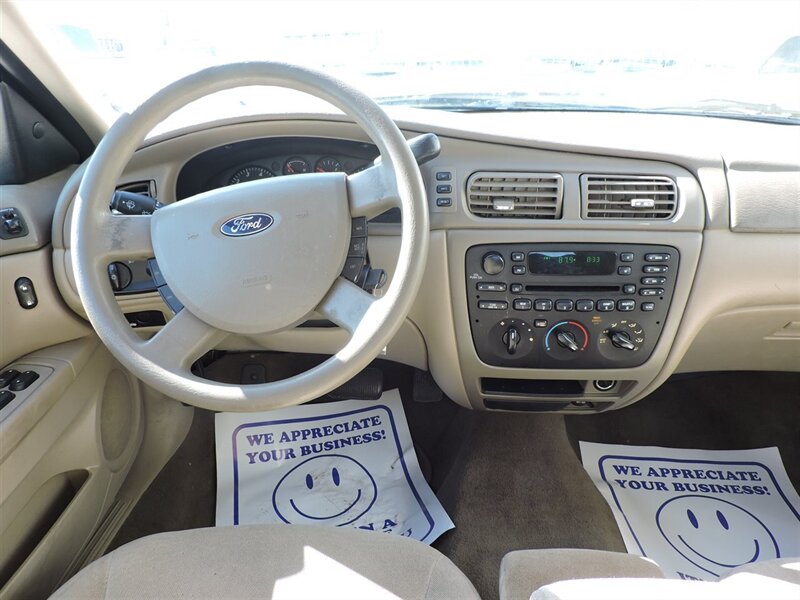 2005 Ford Taurus SE photo