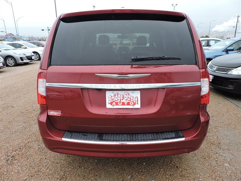 2013 Chrysler Town & Country Touring-L photo