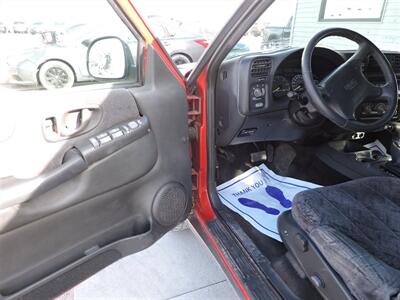 1998 GMC Jimmy SLS Sport - Photo 16 - Lexington, NE 68850