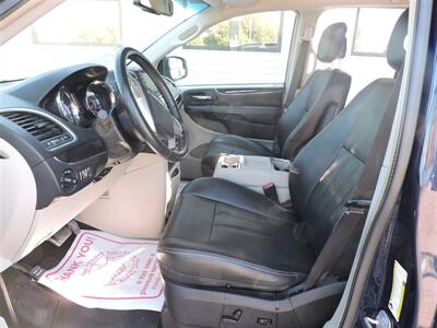 2014 Chrysler Town & Country Touring - Photo 9 - Lexington, NE 68850