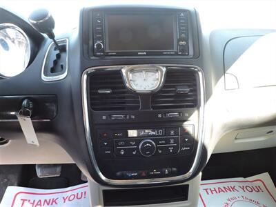 2014 Chrysler Town & Country Touring - Photo 18 - Lexington, NE 68850