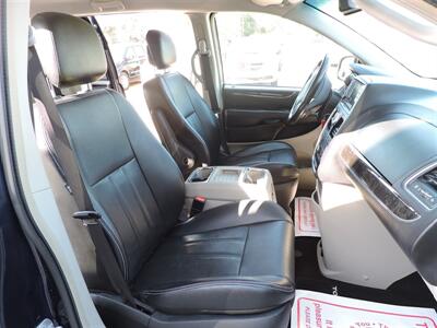 2014 Chrysler Town & Country Touring - Photo 10 - Lexington, NE 68850