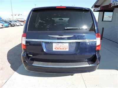 2014 Chrysler Town & Country Touring - Photo 6 - Lexington, NE 68850