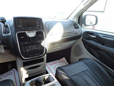 2014 Chrysler Town & Country Touring - Photo 15 - Lexington, NE 68850