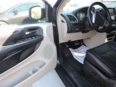 2014 Chrysler Town & Country Touring - Photo 16 - Lexington, NE 68850