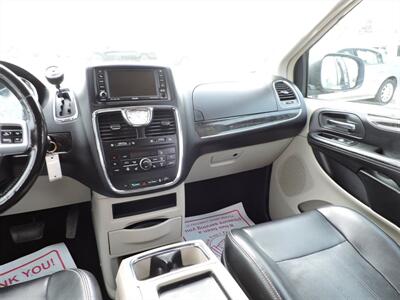 2011 Chrysler Town & Country Touring-L - Photo 11 - Lexington, NE 68850