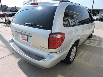 2006 Chrysler Town & Country Touring   - Photo 5 - North Platte, NE 69101