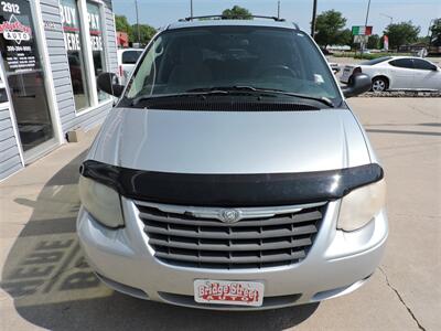 2006 Chrysler Town & Country Touring   - Photo 3 - North Platte, NE 69101