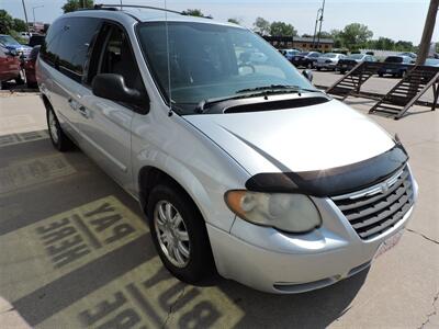 2006 Chrysler Town & Country Touring   - Photo 4 - North Platte, NE 69101