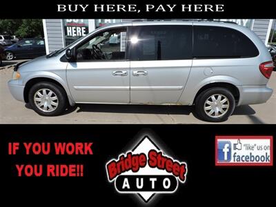 2006 Chrysler Town & Country Touring   - Photo 1 - North Platte, NE 69101