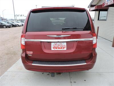2014 Chrysler Town & Country Touring   - Photo 6 - Kearney, NE 68847