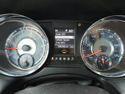 2014 Chrysler Town & Country Touring   - Photo 18 - Kearney, NE 68847