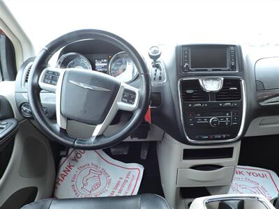 2014 Chrysler Town & Country Touring   - Photo 15 - Kearney, NE 68847