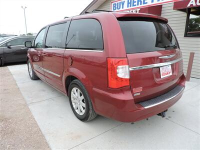 2014 Chrysler Town & Country Touring   - Photo 7 - Kearney, NE 68847