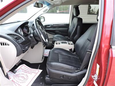 2014 Chrysler Town & Country Touring   - Photo 9 - Kearney, NE 68847