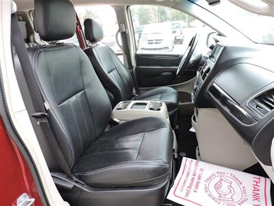 2014 Chrysler Town & Country Touring   - Photo 10 - Kearney, NE 68847