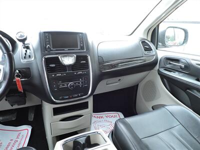 2014 Chrysler Town & Country Touring   - Photo 16 - Kearney, NE 68847