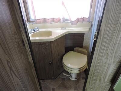 1973 Winnebago Bravo M300 - Photo 12 - Lexington, NE 68850