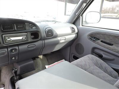 2001 Dodge Ram 1500 SLT - Photo 10 - Lexington, NE 68850