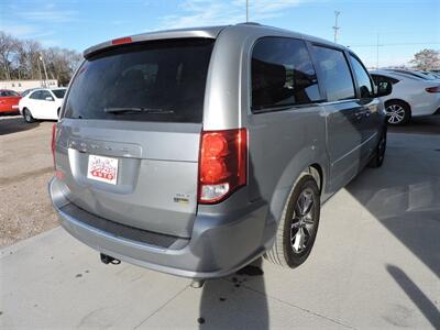 2017 Dodge Grand Caravan SXT   - Photo 5 - Lexington, NE 68850