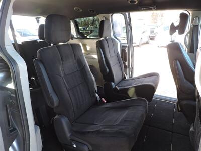 2017 Dodge Grand Caravan SXT   - Photo 11 - Lexington, NE 68850