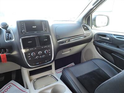 2017 Dodge Grand Caravan SXT   - Photo 15 - Lexington, NE 68850