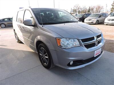 2017 Dodge Grand Caravan SXT   - Photo 4 - Lexington, NE 68850