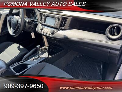 2015 Toyota RAV4 XLE   - Photo 5 - Pomona, CA 91767