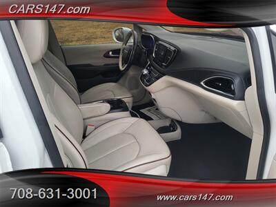 2020 Chrysler Pacifica Limited   - Photo 12 - Midlothian, IL 60445