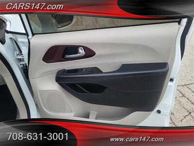 2020 Chrysler Pacifica Limited   - Photo 26 - Midlothian, IL 60445