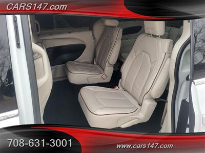 2020 Chrysler Pacifica Limited   - Photo 13 - Midlothian, IL 60445