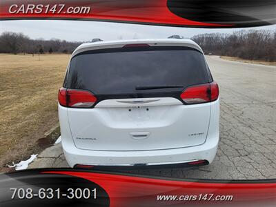 2020 Chrysler Pacifica Limited   - Photo 8 - Midlothian, IL 60445