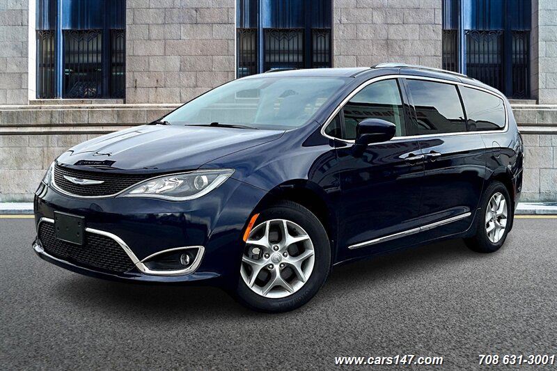 The 2019 Chrysler Pacifica Touring L Plus photos