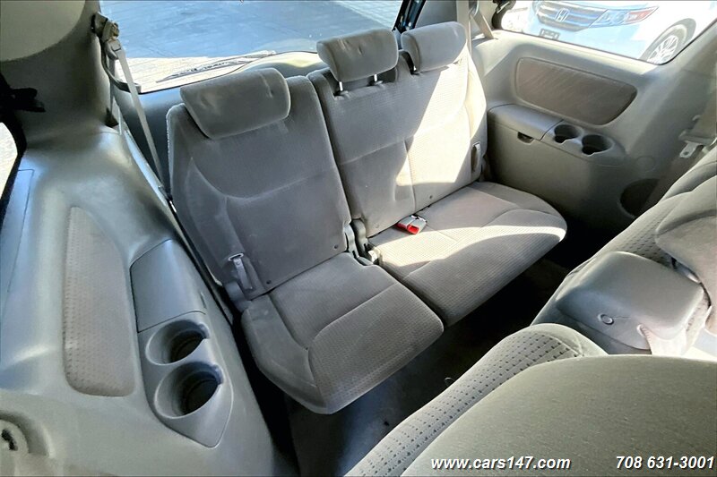 2006 Toyota Sienna CE 7 Passenger photo