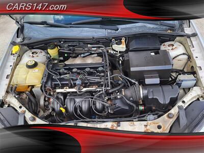 2005 Ford Focus ZX3 SE - Photo 11 - Midlothian, IL 60445