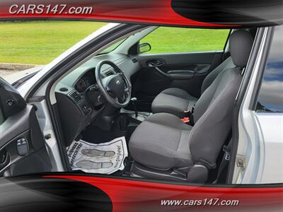 2005 Ford Focus ZX3 SE - Photo 12 - Midlothian, IL 60445