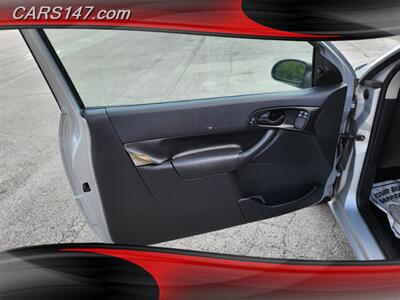2005 Ford Focus ZX3 SE - Photo 13 - Midlothian, IL 60445