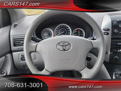 2007 Toyota Sienna CE 7-Passenger   - Photo 18 - Midlothian, IL 60445
