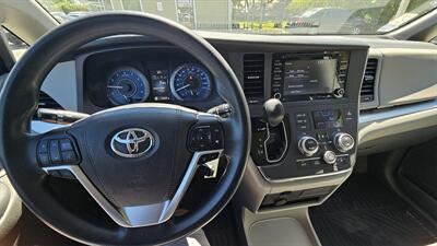 2018 Toyota Sienna LE 8-Passenger - Photo 10 - Lakeport, CA 95453-5619