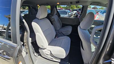2018 Toyota Sienna LE 8-Passenger - Photo 6 - Lakeport, CA 95453-5619