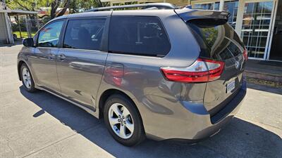 2018 Toyota Sienna LE 8-Passenger - Photo 4 - Lakeport, CA 95453-5619