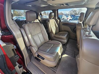 2013 Chrysler Town & Country Limited   - Photo 5 - Lakeport, CA 95453-5619