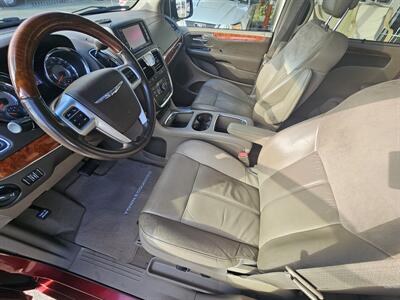 2013 Chrysler Town & Country Limited   - Photo 12 - Lakeport, CA 95453-5619
