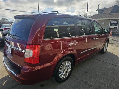 2013 Chrysler Town & Country Limited   - Photo 2 - Lakeport, CA 95453-5619