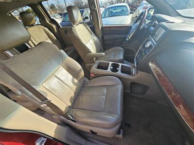 2013 Chrysler Town & Country Limited   - Photo 4 - Lakeport, CA 95453-5619