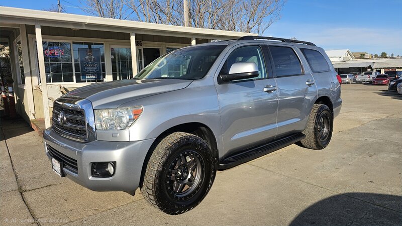 2016 Toyota Sequoia SR5  